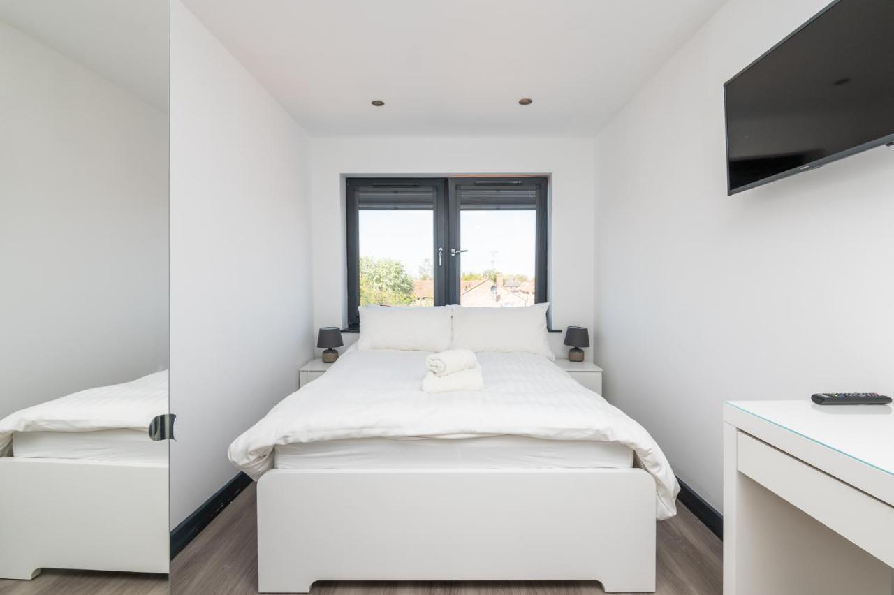 Modern Duplex Apt With 75 Inch Tv I Pass The Keys York Eksteriør bilde