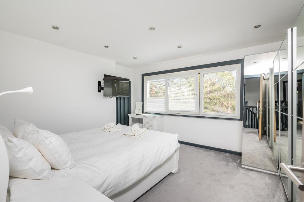 Modern Duplex Apt With 75 Inch Tv I Pass The Keys York Eksteriør bilde