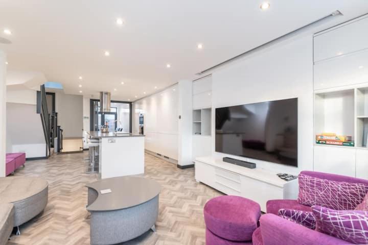 Modern Duplex Apt With 75 Inch Tv I Pass The Keys York Eksteriør bilde